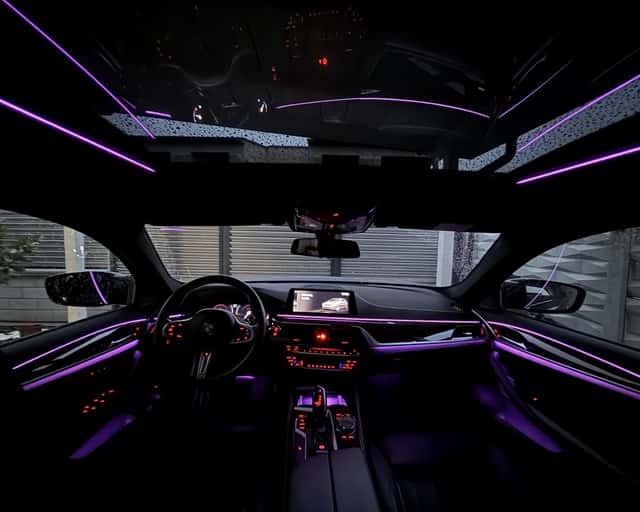 Iluminare ambientală extinsă – BMW Seria 5 · G30 M-Sport