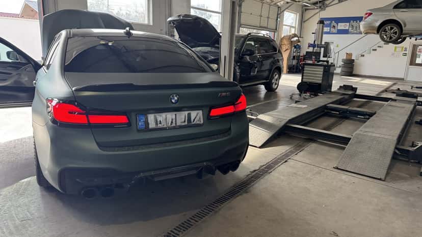 BMW în atelierul CDC Service Auto, Voluntari
