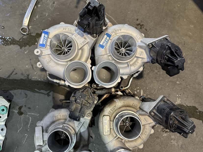 BMW în atelierul CDC Service Auto, Voluntari
