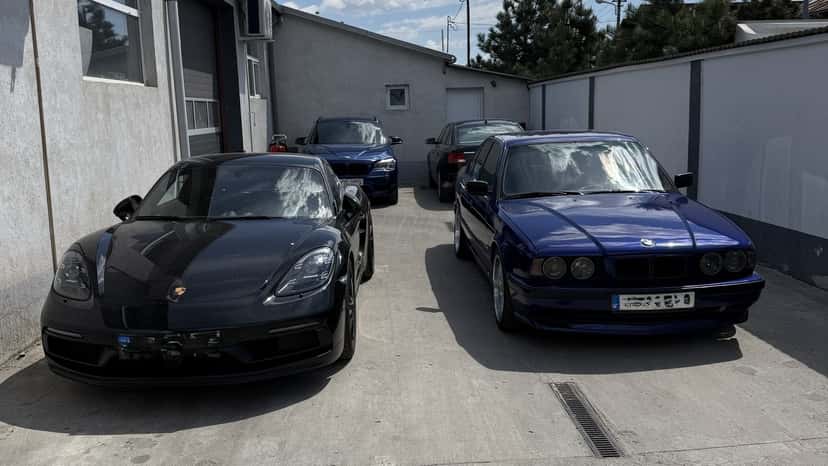 Porsche în atelierul CDC Service Auto, Voluntari
