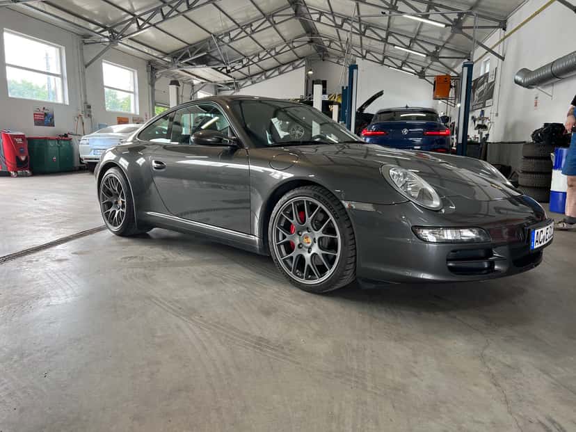 Porsche în atelierul CDC Service Auto, Voluntari